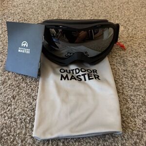 NWOT Outdoor Master Ski Goggles